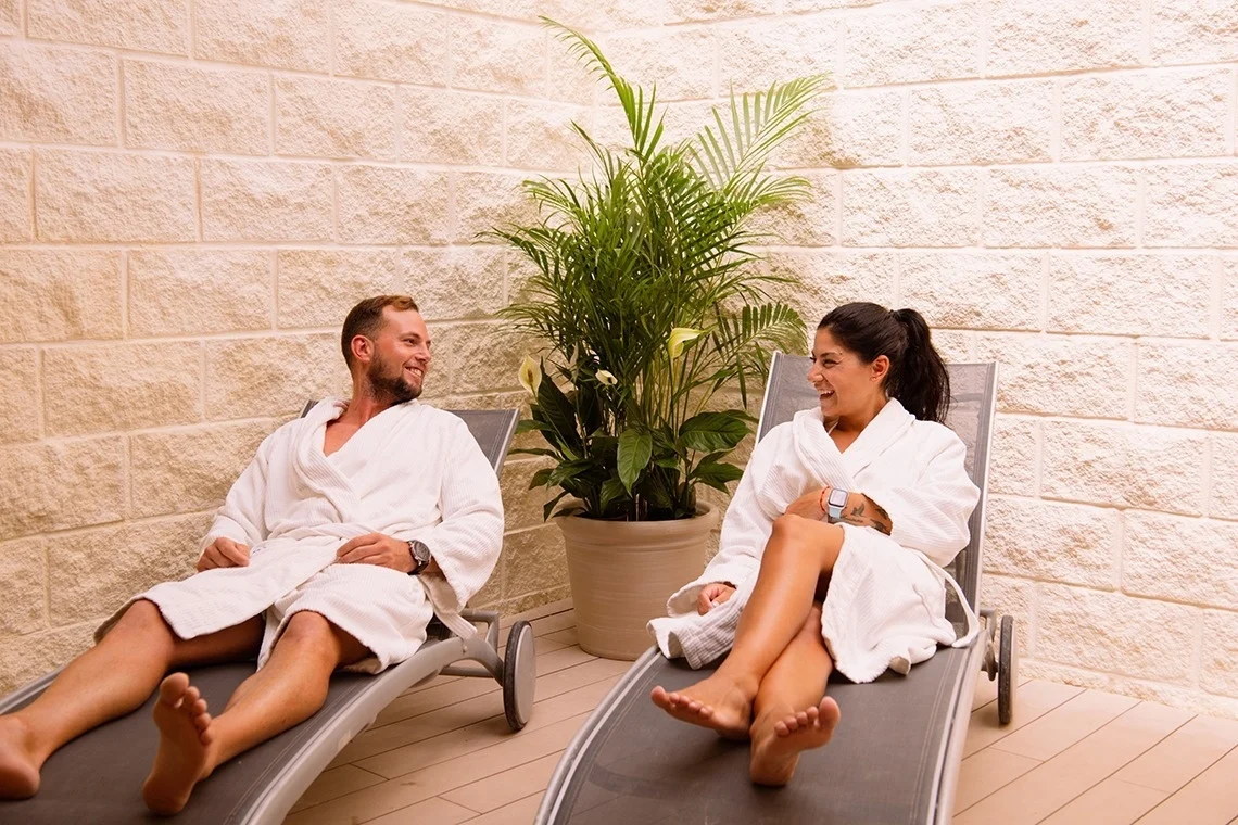 Two friends enjoying the spa circuit at Amaragua Spa, Torremolinos